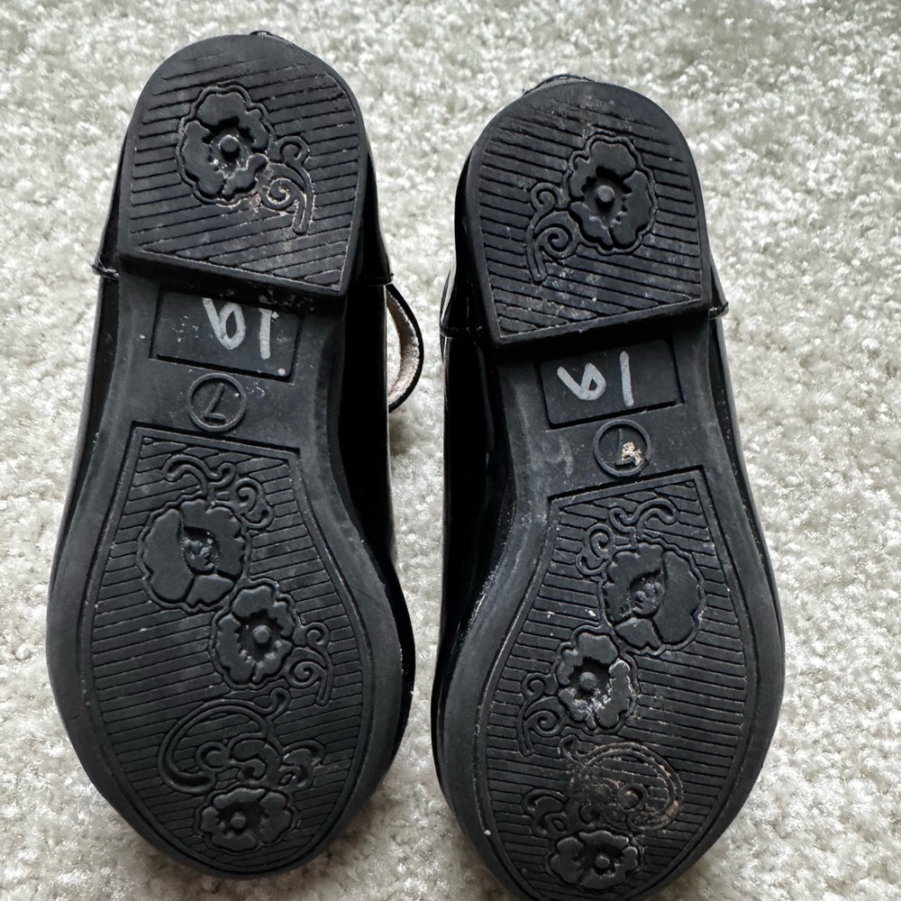 Black Patent Leather Mary Jane Shoes - Picture 8 of 8